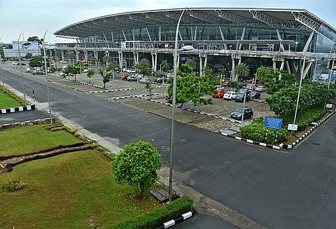 சென்னை விமான நிலையம் பாலத்தில் இருந்து குதித்து வாலிபர் தற்கொலை