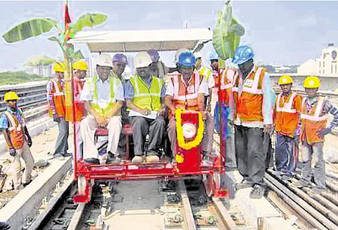 டெல்லி மெட்ரோ ரெயில் நிறுவனத்தில் 1896 பணிகள்