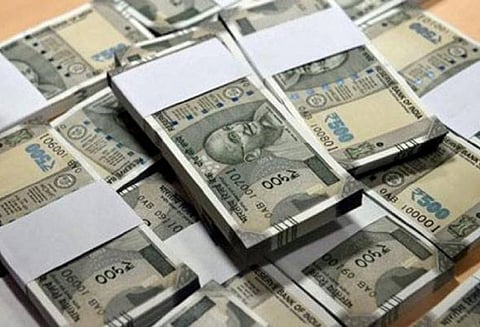 சென்னையில் இருந்து கடலூர் சென்ற அரசு சொகுசு பஸ்சில் ஹவாலா பணம் கடத்திய வாலிபர் கைது