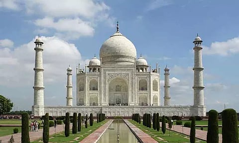 தாஜ்மகாலை கட்டியது யார்..? ஆய்வு செய்ய தொல்லியல்துறைக்கு டெல்லி ஐகோர்ட் உத்தரவு...!