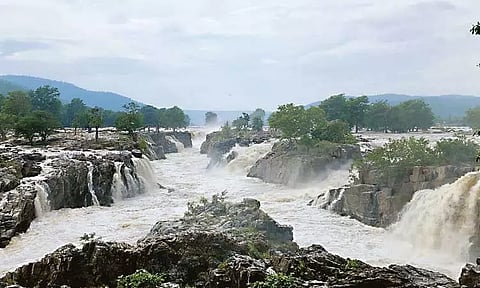 காவிரி நீர்ப்பிடிப்பு பகுதிகளில் கனமழை: ஒகேனக்கல்லுக்கு நீர்வரத்து வினாடிக்கு 28 ஆயிரம் கன அடியாக அதிகரிப்பு