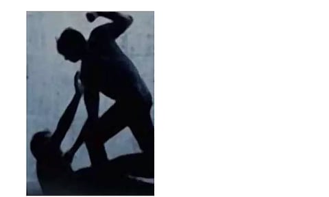 ஆப்பாயில் கலைந்து இருந்ததால் பரோட்டா மாஸ்டருக்கு 'பளார் அறை'