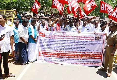 கோட்ட அலுவலகத்தை தொழிலாளர்கள் முற்றுகை