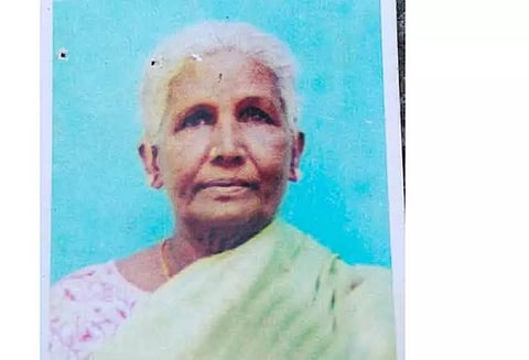 வாகனம் மோதி மூதாட்டி பலி