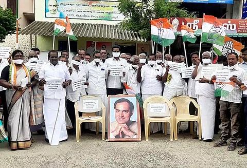 காங்கிரஸ் கட்சியினர் போராட்டம்