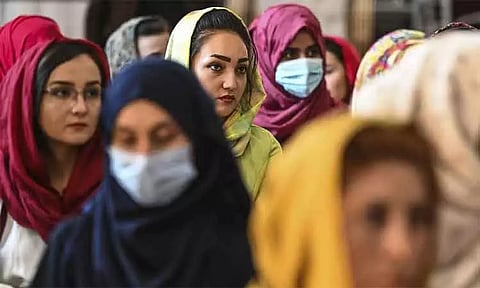 ஆப்கானிஸ்தானில் பெண் செய்தி வாசிப்பாளர்கள் முகத்தை மூடிக்கொள்ள வேண்டும் - தலீபான் உத்தரவு