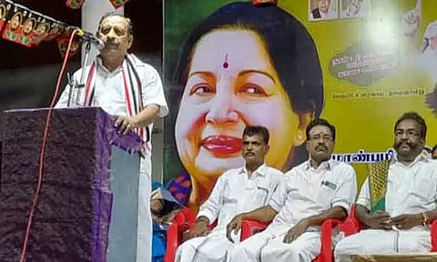 மின் வெட்டால் மக்கள் அவதிப்பட்டு வருகின்றனர்