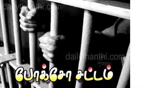 பள்ளி மாணவியை ஆபாச வீடியோ எடுத்த தனியார் நிறுவன ஊழியர் போக்சோவில் கைது