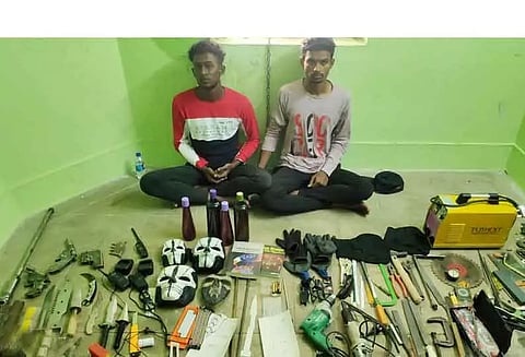 யூடியூப்பை பார்த்து துப்பாக்கி தயாரித்த என்ஜினீயர் உள்பட 2 பேர் கைது