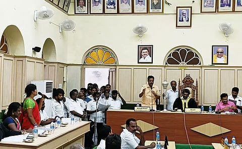 வளர்ச்சி திட்டப்பணிகளை நிறைவேற்ற வேண்டும்