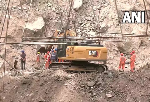 காஷ்மீர் சுரங்கப்பாதை விபத்து; பலி எண்ணிக்கை 6 ஆக உயர்வு - மீட்புப்பணி தொடருகிறது!
