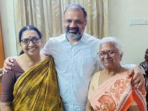 முன்னாள் அமைச்சருடன் பேரறிவாளன் சந்திப்பு