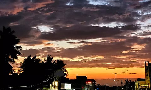 வானில் வர்ணஜாலம்