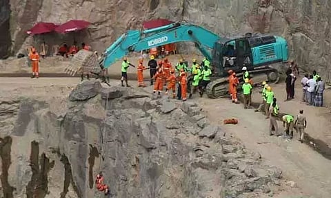 நெல்லை கல்குவாரி விபத்தில் 8-வது நாளாக தொடரும் மீட்பு பணி