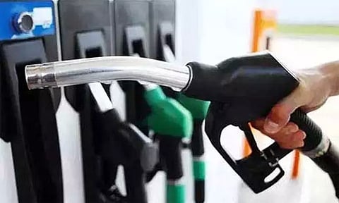 மராட்டியத்தில் பெட்ரோல், டீசல் மீதான வாட் வரி குறைப்பு..!