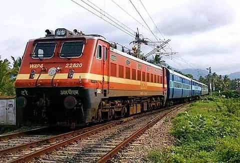 கிணத்துக்கடவு, போத்தனூரில் நின்று செல்ல வேண்டும்