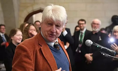 பிரான்ஸ் குடியுரிமையை பெற்ற இங்கிலாந்து பிரதமரின் தந்தை