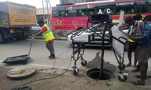 உடுமலை நகராட்சி: பாதாள சாக்கடை அடைப்பை அகற்ற தானியங்கி எந்திரம்