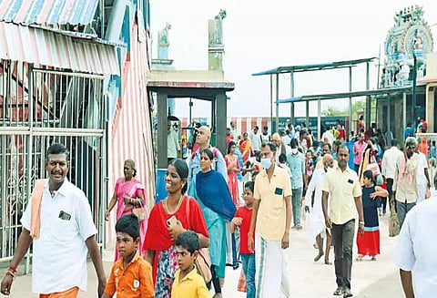 திருத்தணி முருகன் கோவிலில் குவிந்த பக்தர்கள்