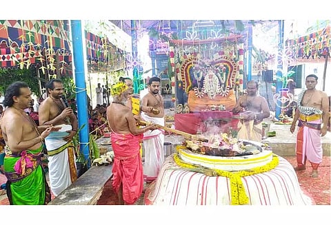 காட்டுமன்னார்கோவில் அருகே சிவலோகநாதர் கோவிலில் நவசண்டி யாக பூஜை