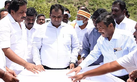 ஜல்லிக்கட்டு அரங்கம் அமைக்க இடம் தேர்வு