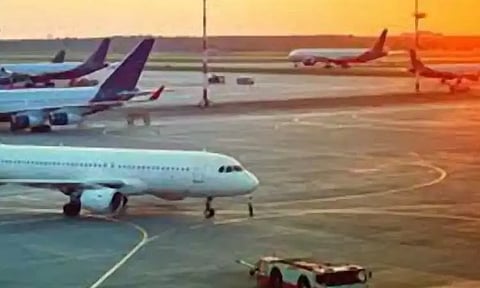 டெல்லியில் மோசமான வானிலையால் 4 விமானங்கள் ரத்து; 11 விமானங்கள் காலதாமதம்; சென்னையில் பயணிகள் கடும் அவதி