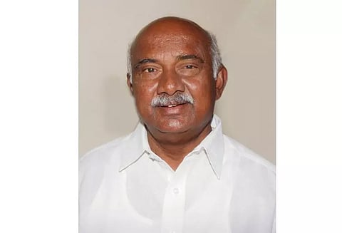 கர்நாடகத்தில் கல்வி காவி மயமாக்கப்பட்டு வருகிறது- பா.ஜனதா எம்.எல்.சி. எச்.விஸ்வநாத் வேதனை