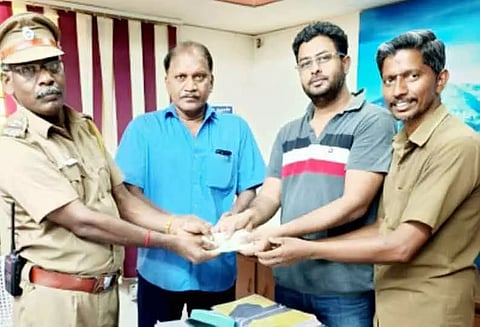 அரசு பஸ்சில் தவறவிட்ட ரூ.12 ஆயிரம் உரியவரிடம் ஒப்படைப்பு