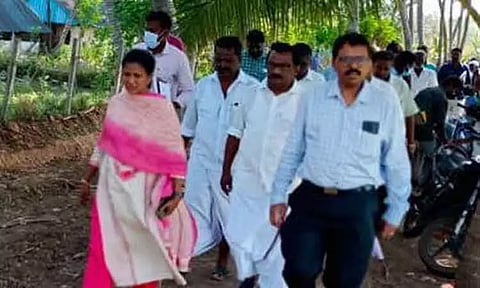 வாய்க்கால் தூர்வாரும் பணி