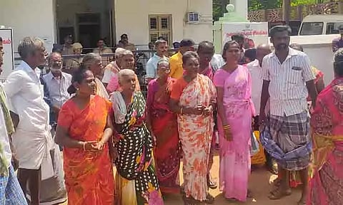 கவுன்சிலர்கள் வராததால் புலியூர் பேரூராட்சி தலைவரை தேர்வு செய்வதற்கான தேர்தல் மீண்டும் ஒத்தி வைப்பு