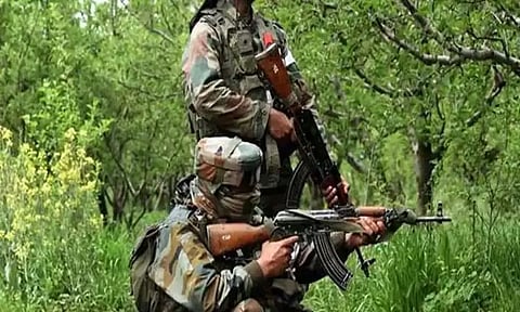 காஷ்மீரில் லஷ்கர் இ தொய்பா இயக்க பயங்கரவாதிகள் 3 பேர் சுட்டு கொலை
