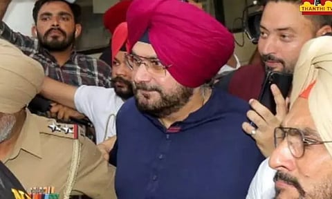 பாட்டியாலா மத்திய சிறையில் உள்ள நவ்ஜோத் சிங் சித்துவுக்கு கிளார்க் பணி..!!