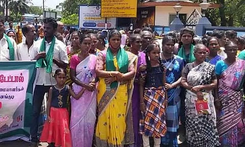 ஏக்கருக்கு ரூ.50 லட்சம் வழங்க வேண்டும்