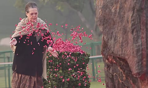 ஜவகர்லால் நேரு நினைவு தினம்: சோனியா காந்தி அஞ்சலி