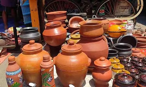 கரூரில் வெயிலின் தாக்கத்தை தணிக்க மண்பானை விற்பனை அமோகம்