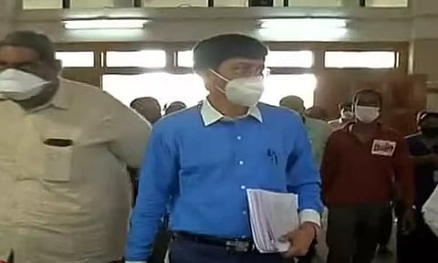 கொரோனா பரவல் அதிகரிப்பு; மாவட்ட கலெக்டர்களுக்கு சுகாதாரத்துறை செயலாளர் கடிதம்