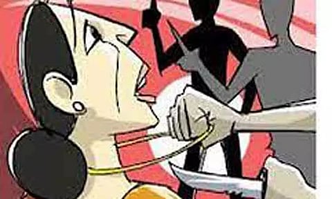 பேரூராட்சி கவுன்சிலர் மகளை தாக்கி சங்கிலி பறிக்க முயற்சி