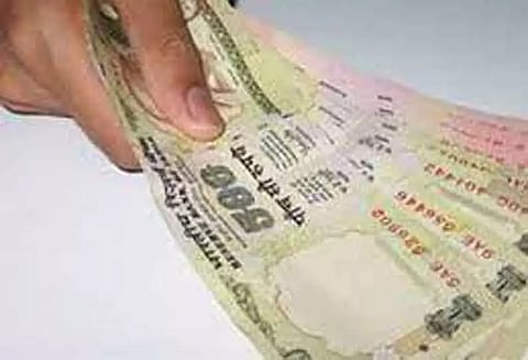 விற்பனை செய்த நெல்மூட்டைகளுக்கு ஒரு மாதமாகியும் பணம் வழங்காத அவலநிலை