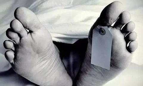 தொழிலாளி உடல் 6 நாட்களுக்கு பிறகு உறவினர்களிடம் உடல் ஒப்படைப்பு