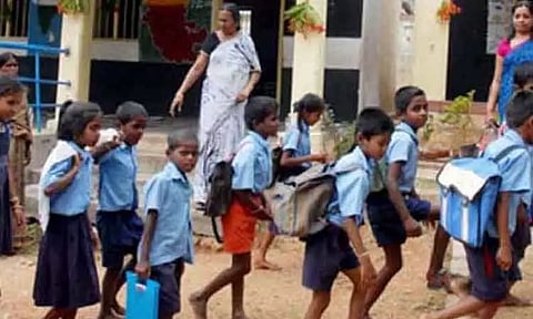 ஜூன் மாதம் அரசு பள்ளிகளில் மாணவர் சேர்க்கையை தொடங்க வேண்டும் - ஆசிரியர் சங்கம் வலியுறுத்தல்