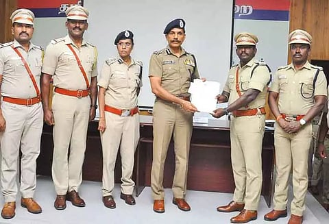 குற்றவாளியை பிடித்த போலீசாருக்கு டி.ஜி.பி. சைலேந்திரபாபு பாராட்டு