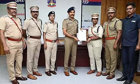 சிறப்பாக பணியாற்றிய போலீஸ் அதிகாரிகளுக்கு பாராட்டு சான்றிதழ்