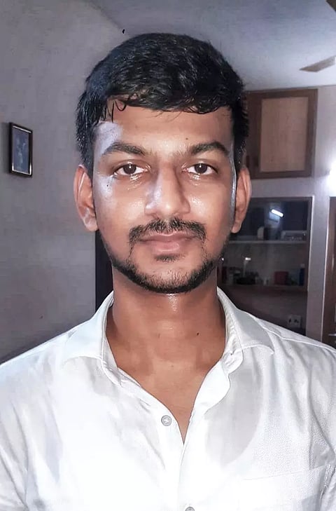 ஐ.ஏ.எஸ். தேர்வில் வெற்றி பெற்ற மதுரை டாக்டர்