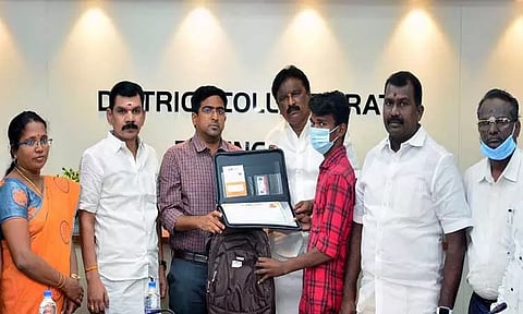 கொரோனாவால் பெற்றோரை இழந்த 13 குழந்தைகளுக்கு நலத்திட்ட உதவி; கலெக்டர் விஷ்ணு, அப்துல்வகாப் எம்.எல்.ஏ. வழங்கினர்