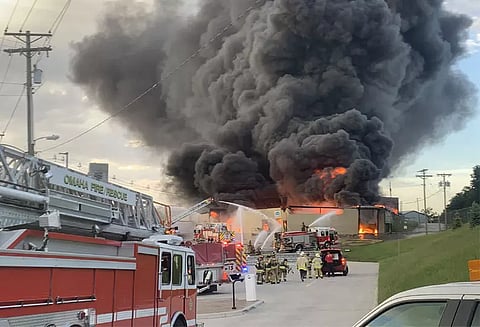 அமெரிக்காவில் ரசாயன தொழிற்சாலையில் பெரும் தீ விபத்து! வீடுகளை விட்டு உடனடியாக வெளியேற பொதுமக்களுக்கு உத்தரவு