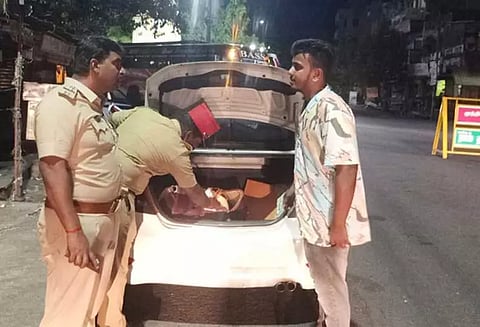 நள்ளிரவில் போலீசார் திடீர் சோதனை