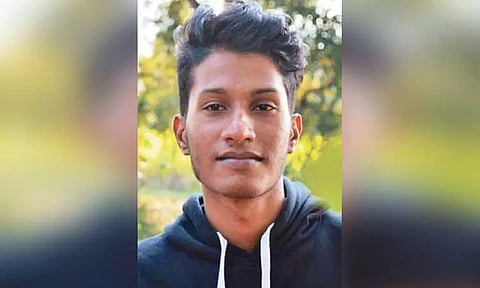 போரூர் ஏரியில் வாலிபர் பிணமாக மீட்பு - போலீசார் விசாரணை