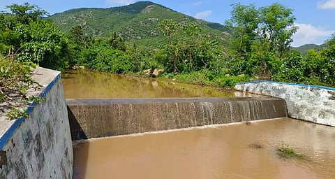 வத்தல்மலை அடிவாரத்தில் தடுப்பணை நிரம்பியது