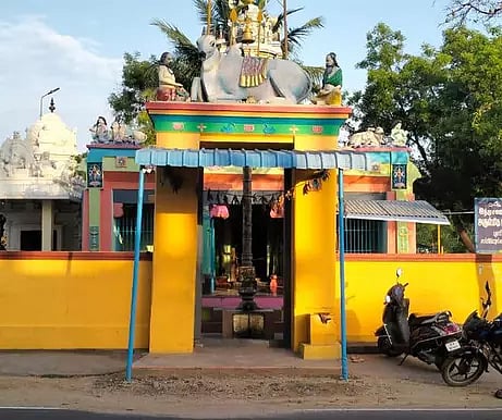 கோவில் உண்டியலை உடைத்து பணம் திருட்டு