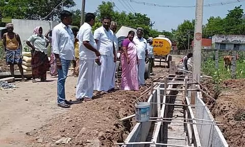 ரூ.12 லட்சத்தில் கழிவுநீர் கால்வாய் அமைக்கும் பணி